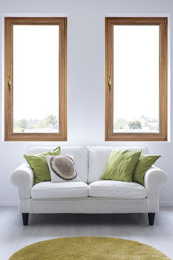 Współcześni inwestorzy coraz chętniej stawiają na okna kolorowe i to w różnych konfiguracjach