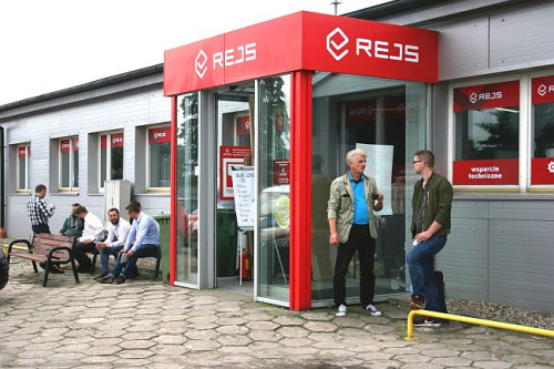 Sieć punktów handlowych REJS obejmuje 17 sklepów zlokalizowanych w różnych regionach kraju