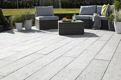 Nowoczesnym sposobem na zaaranżowanie tarasu są płyty tarasowe