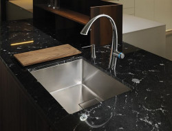 Komplet urządzeń KWC ZOE to najbardziej charakterystyczny duet kuchennej strefy wody