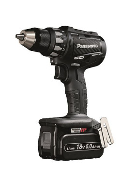 Na stoisku można było w praktyce poznać działanie lekkiej i wydajnej wiertarko-wkrętarki PA EY 74A2 LJ3G  32R