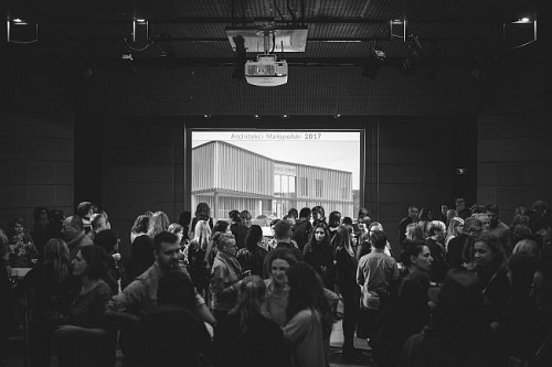 Program obfitował w liczne wystawy, konferencje, seminaria i wykłady