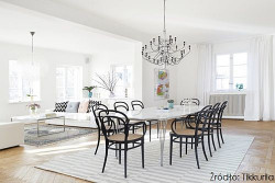 Zaletą białych tonacji jest to, że tworzą idealną scenerią praktycznie dla każdej barwy i wzoru