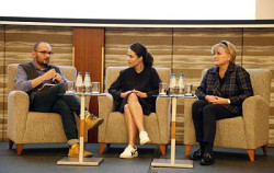 Filip Springer oraz architektki Ewa Kuryłowicz i Natalia Paszkowska dyskutowali  o estetyce współczesnej architektury przemysłowej