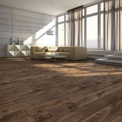 Postarzane podłogi, z widocznymi rysami i słojami lub poprzecieraną miejscowo farbą, coraz częściej wygrywają z wymuskanym i lśniącym nowością parkietem