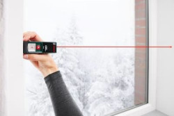 Zmierz szerokość okna, na którym chcesz umieścić Twoją dekorację