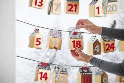 Domki przymocuj do sznurków klipsami do papieru