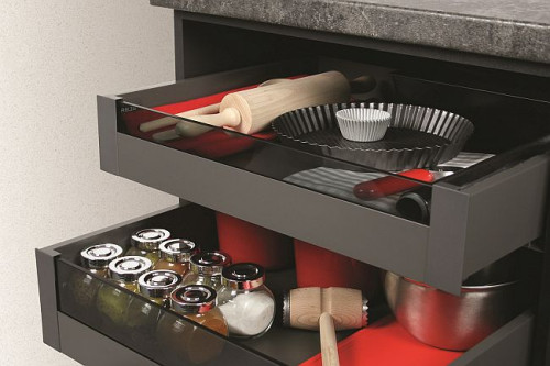 Strzałem w dziesiątkę dla niewielkiej kuchni są szuflady