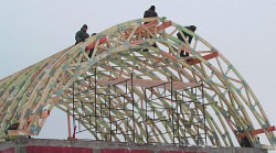 Wizje projektanta dotyczące kształtu dachu realizujemy dzięki wykorzystaniu specjalistycznego oprogramowania i bogatemu doświadczeniu naszych konstruktorów