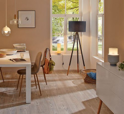 Rozświetla wnętrza, czyni je szykownymi i pełnymi elegancji – odpowiednie oświetlenie potrafi zdziałać cuda