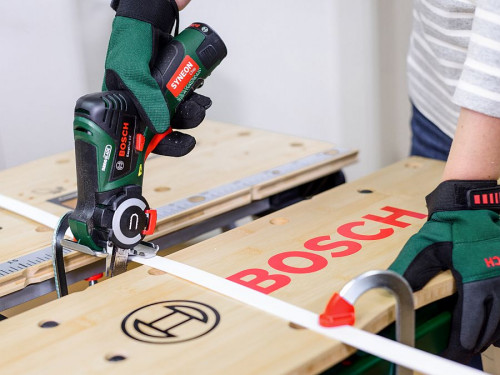 Zmierz długość ramki i użyj piły EasyCut 12