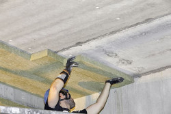 Montaż izolacji stropu
