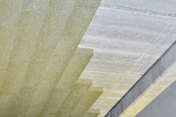 Montaż izolacji stropu