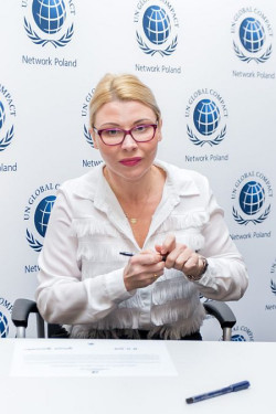 12 grudnia br. Joanna Jeziorowska w imieniu Grupy Oknoplast podpisała deklarację przyjęcia &quot;Standardu Programu Etycznego&quot;