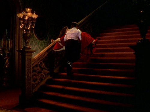 W filmie pełnym namiętności, przepiękne schody w posiadłości Scarlett O’Hary (Vivien Leigh) nie mogły pełnić neutralnej funkcji
