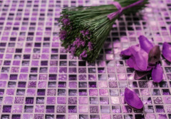 Ultra Violet - kolor roku Pantone. Jak połączyć go z fugą i płytkami ceramicznymi?