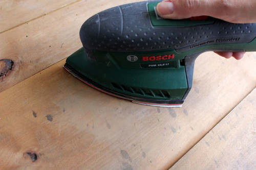 Projekt zaczynamy od przygotowania podłoża do malowania