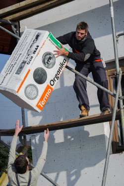 W okresie grzewczym problem z jakością powietrza występuje już nie tylko na zewnątrz, ale także w domu czy mieszkaniu