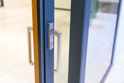 Producent znany jest nie tylko z wysokiej jakości produktów, ale także z bogatej oferty kolorystycznej i wzorniczej