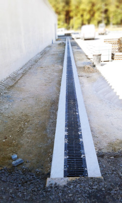 Odwodnienia liniowe typu AS-150 i AS-200 w klasie D400kN na inwstycji Styropmin w Nowym Kisielinie