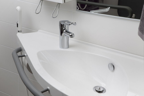 Bateria umywalkowa o zaokrąglonych kształtach