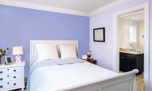 Sypialnia w kwiatowych odcieniach