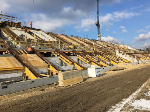 Nowa trybuna stadionu w budowie
