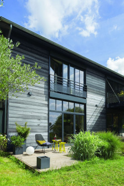 Elewacja zabezpieczona Lazurą Ochronną firmy V33