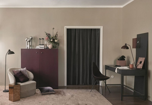 Ściana w salonie pomalowana kolorem V484 Driftwood