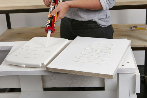 Klejenie wieka lodówki