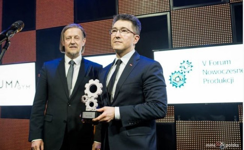 Jacek Siwiński odbiera nagrodę "Pracodawca Roku" podczas V Forum Nowoczesnej Produkcji