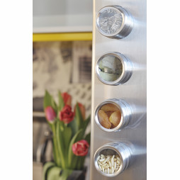 Pojemniki magnetyczne na przyprawy