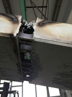 Schöck Isokorb po próbie ogniowej: Strop i balkon są nadal połączone elementami nośnymi