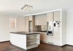 Kuchnia otwarta na salon - porady aranżacyjne