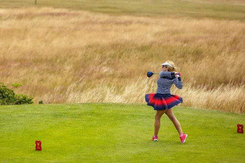 Golfistka w trakcie gry