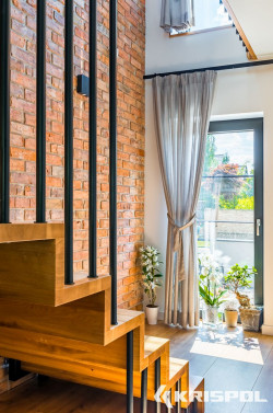 Poza bardzo niskim współczynnikiem przenikania ciepła, nowe pakiety szybowe mają korzystny współczynnik pozyskiwania energii słonecznej, która pozwala znacząco obniżyć rachunki za ogrzewanie w jesienne, a nawet zimowe dni