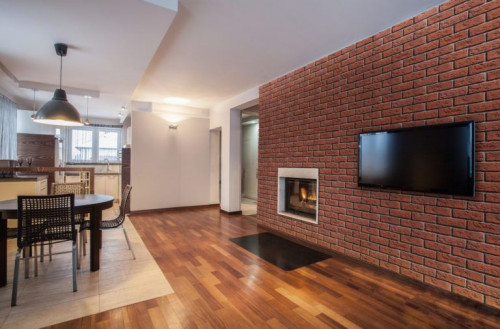 Aranżacja z klasyczną czerwoną cegłą