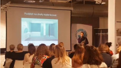 Sceny oświetleniowe w łazience - design i wymogi techniczne