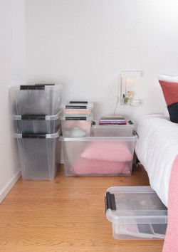 Pudła Top Store w sypialni