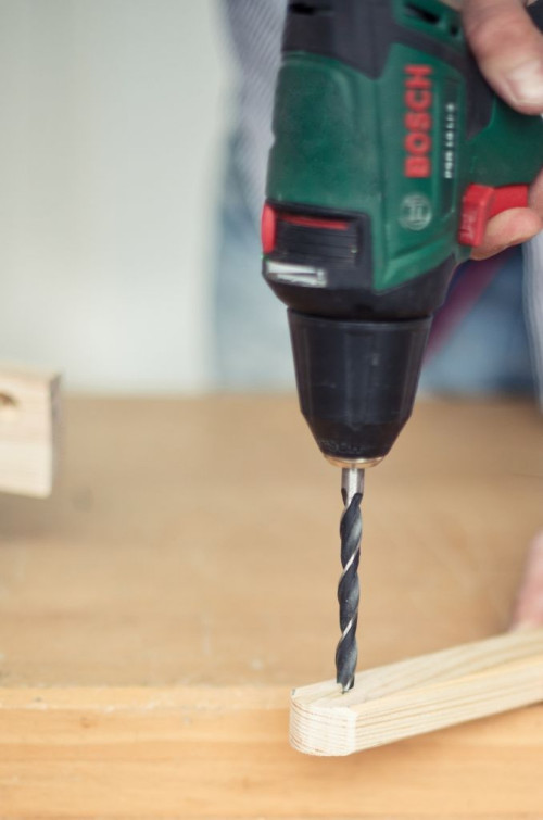 Wiercenie otworów w kantówkach