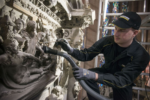 Odkurzanie rzeźb