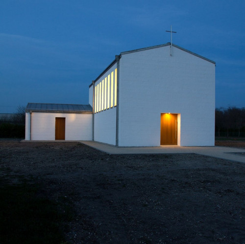 Kościół w węgierskiej wsi Újrónafő