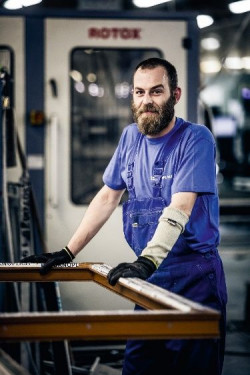 Pracownik Grupy OKNOPLAST