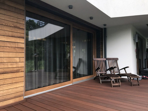 Duże przeszklenie na tarasie