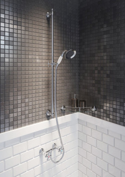 Zesatw natryskowy przesuwny