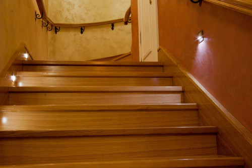 Oświetlenie na schodach