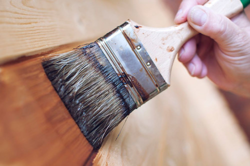 Zabezpieczanie drewna lazurą olejną