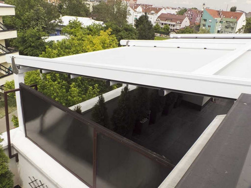 Pergola PERGOSUN na tarasie