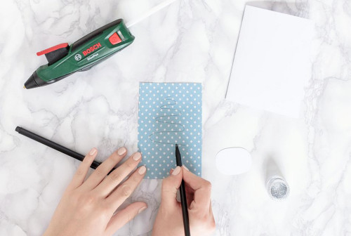 Szkicowanie kształtu choinki