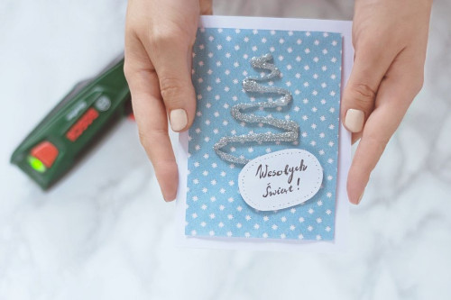 Gotowa kartka z brokatową choinką